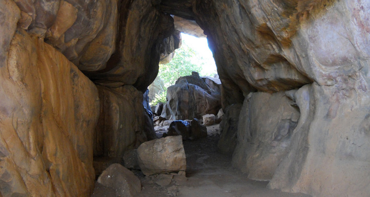 Bhimbetka Caves Bhopal (Timings, Entry Fee, History, Location, Images ...